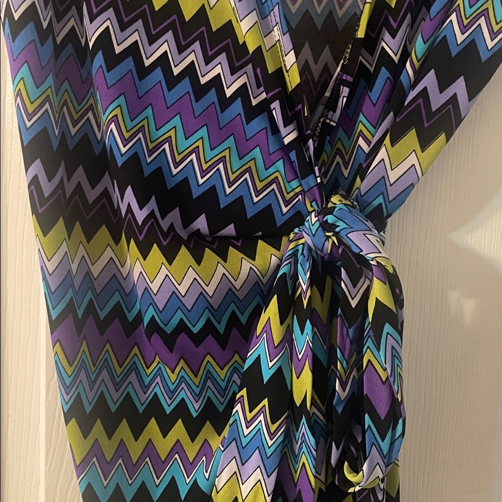 Chevron Patterned Top - Picture 4 of 5